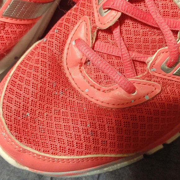 Size 8.5 Adidas sneakers. Pink - Picture 4 of 7